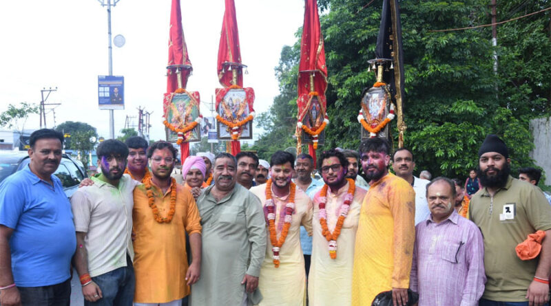 .माँ भगवती के पावन झंडो की निकाली गयी भव्य शोभा यात्रा