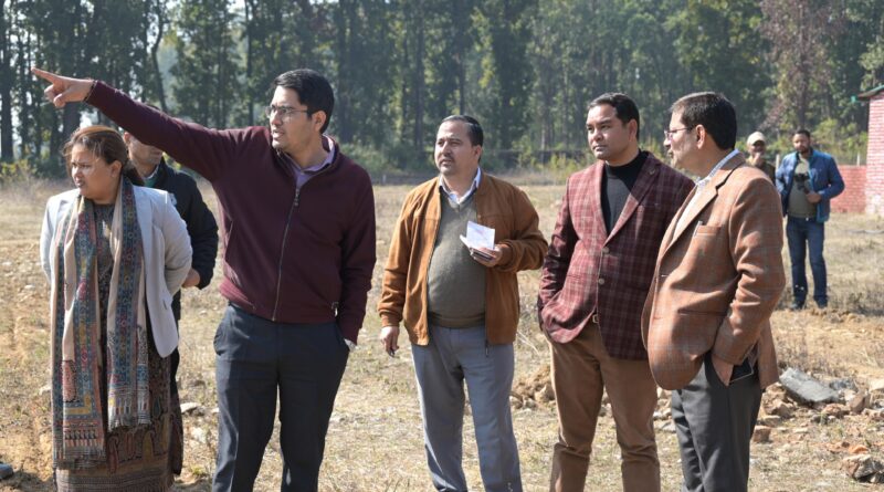 डीएम का त्वरित एक्शन, धौलास में संयुक्त टीम ने की विस्तृत पैमाइश