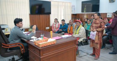 जिलाधिकारी ने सुनीं ग्रामीणों की समस्याएं, त्वरित समाधान के दिए निर्देश