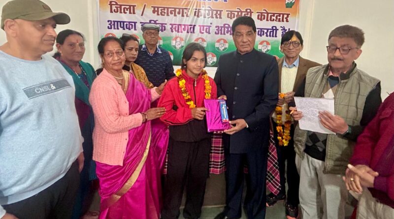 नेशनल लेवल खिलाड़ियों को किया सम्मानित