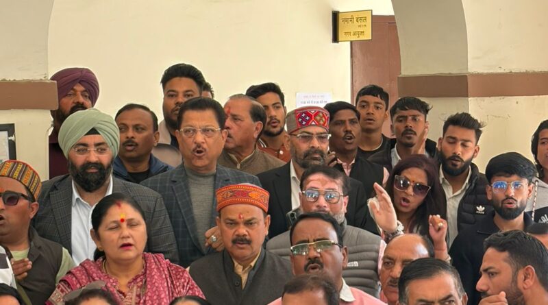 महानगर कांग्रेस का नगर निगम में प्रदर्शन