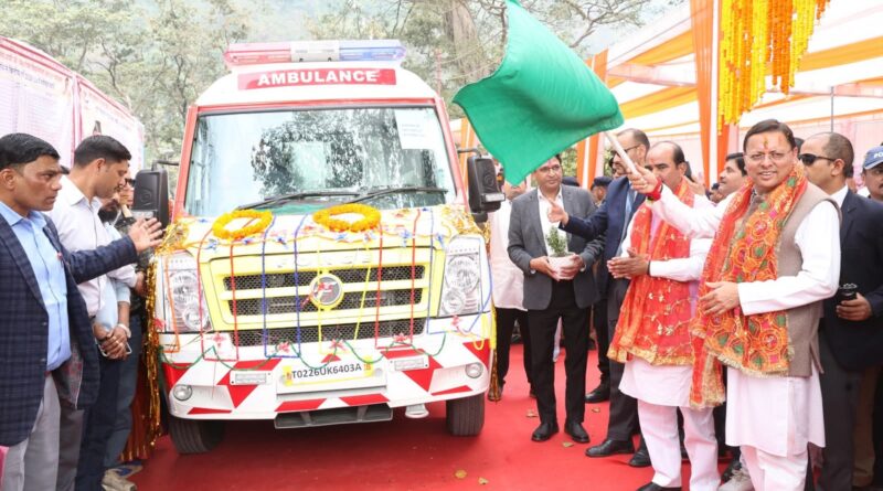 मुख्यमंत्री ने सीएसआर मद से प्राप्त दो वाहनों को हरी झंडी दिखाकर किया रवाना