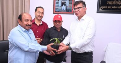 पत्रकारों की समस्याओं के समाधान को सरकार प्रतिबद्ध : आशीष त्रिपाठी पत्रकारों की समस्याओं के समाधान को सरकार प्रतिबद्ध : आशीष त्रिपाठी