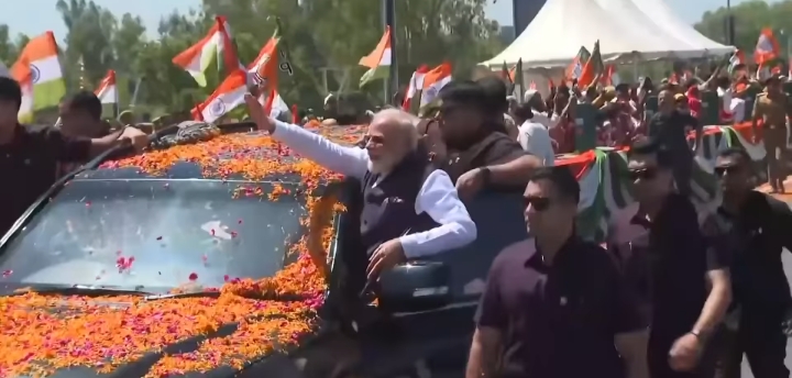 भव्य रोड शो करते हुए दून पहुंचे पीएम एक्सप्रेसवे प्रोजेक्ट उत्तराखंड के विकास को नई ऊर्जा देगा : पीएम