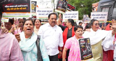 महिला आरक्षण लागू करने में देरी बर्दाश्त नहीं विधानसभा घेराव में महिला कांग्रेस का उग्र प्रदर्शन