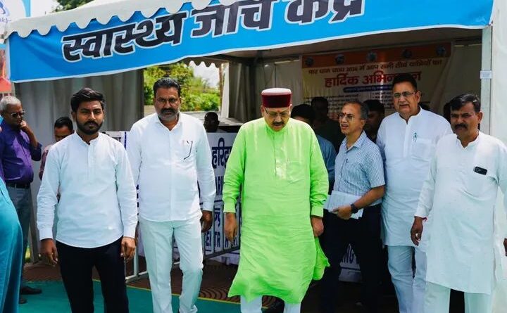 यात्री पंजीकरण केंद्र का निरीक्षण, लिया व्यवस्थाओं का जायजा