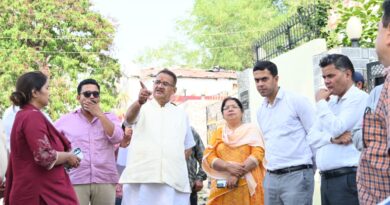 कैबिनेट मंत्री ने किया मरम्मत एवं सुधार कार्यों का निरीक्षण कैबिनेट मंत्री ने किया मरम्मत एवं सुधार कार्यों का निरीक्षण