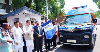 मुख्यमंत्री ने किया एम्बुलेंस का फ्लैग ऑफ