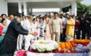 उपराष्ट्रपति ने दी खंडूड़ी के पार्थिव शरीर पर पुष्प चक्र अर्पित कर श्रद्धांजलि