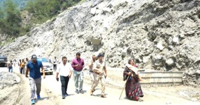 जिलाधिकारी पहुंचे ग्राउंड जीरो पर, यात्रा व्यवस्थाओं का लिया जायजा