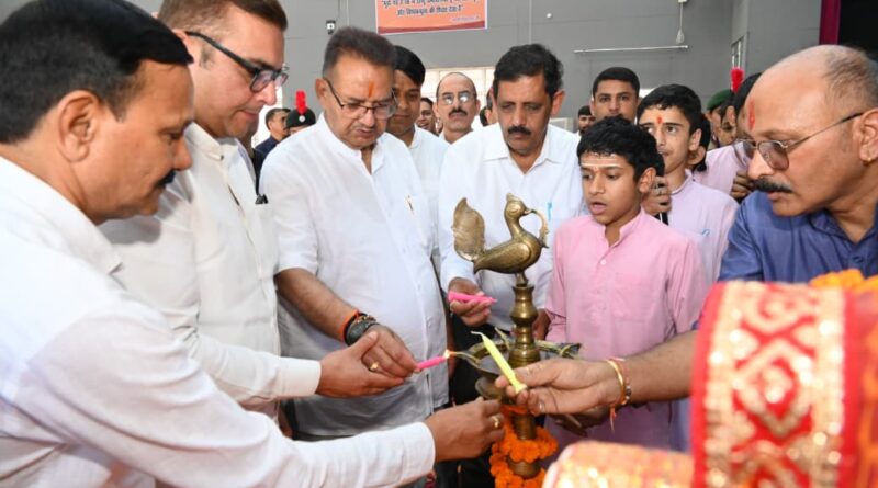 स्वामी विवेकानंद की विचारधारा युवाओं को राष्ट्र निर्माण की देती है प्रेरणा : कैबिनेट मंत्री
