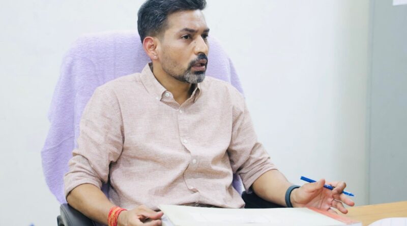 देहरादून को मिला नया नेतृत्वः डॉ. आशीष चौहान ने संभाली जिलाधिकारी की कमान