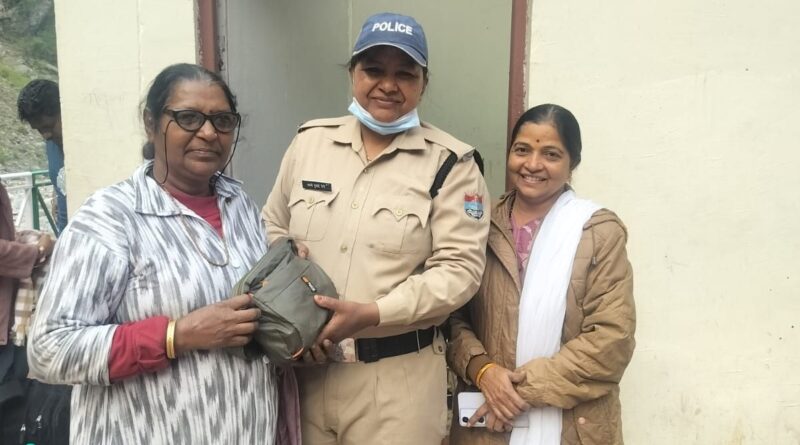 महिला जवान की ईमानदारी ने बढ़ाया खाकी का मान