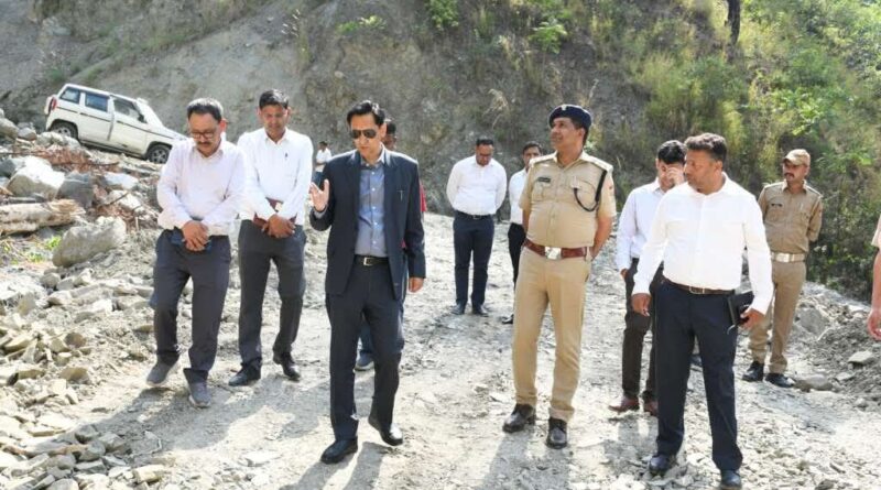 कुमाऊं कमिश्नर ने किया बाईपास मार्ग का निरीक्षण
