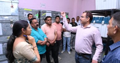वेयरहाउस में रखें ईवीएम एवं वीवीपैट का निरीक्षण