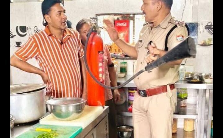 दक्षिण दिल्ली अग्निकांड के बाद फायर सर्विस हुई सतर्क रेस्टोरेंट्स में चलाया गया विशेष अग्नि सुरक्षा निरीक्षण अभियान