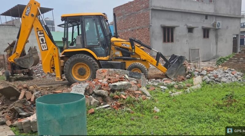 अवैध रूप से विकसित की जा रही प्लॉटिंग ध्वस्त