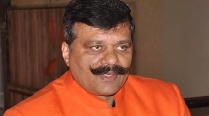 गाड़ी ओवरटेक के विवाद में चैंपियन पर मुकदमा