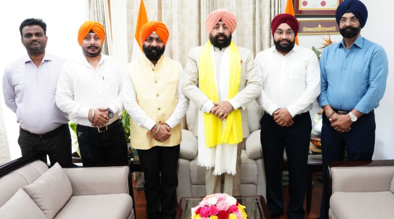 सिख गुरुद्वारा समन्वय समिति के अध्यक्ष ने की राज्यपाल से मुलाकात