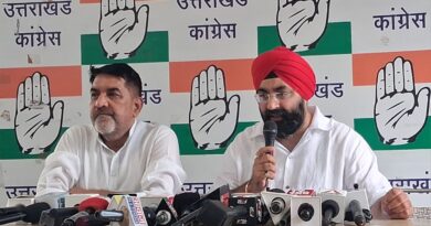 राजधानी दून में कांग्रेस ने भाजपा सरकार को घेरा