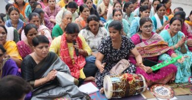 रक्षाबंधन पर न्याय की राखियां लेकर मुख्यमंत्री आवास पहुंचीं महिलाएं
