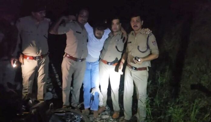 पुलिस मुठभेड़ में गोली लगने के बाद  एक बदमाश गिरफ्तार, दूसरा फरार