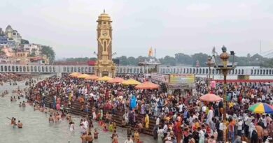 पितृ अमावस्या पर धर्मनगरी में पितृ तर्पण के लिए पहंुचे लाखों श्रद्धालु