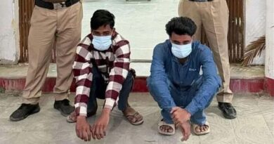 छात्राओं से छेड़छाड़ के आरोप में दो गिरफ्तार छात्राओं से छेड़छाड़ के आरोप में दो गिरफ्तार