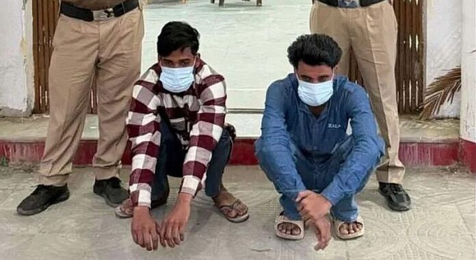 छात्राओं से छेड़छाड़  के आरोप में दो गिरफ्तार