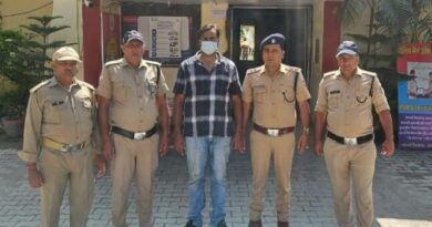 जमीन की धोखाधडी में फरार आरोपी चढ़ा पुलिस के हत्थे