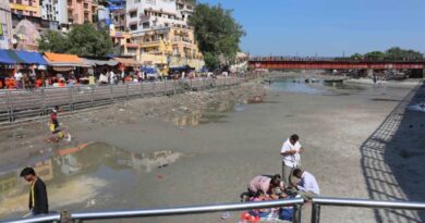 दशहरे की रात सूख गया हरकी पैड़ी में गंगा का प्रवाह दशहरे की रात सूख गया हरकी पैड़ी में गंगा का प्रवाह