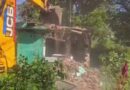 प्रशासन ने की दो अवैध मजारें ध्वस्त