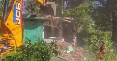  प्रशासन ने की दो अवैध मजारें ध्वस्त